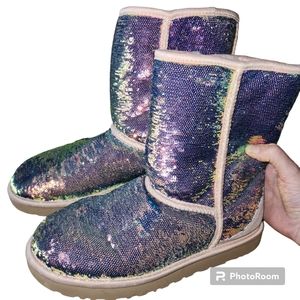 UGG. Size 9. Classic short boot. Sherpa lining